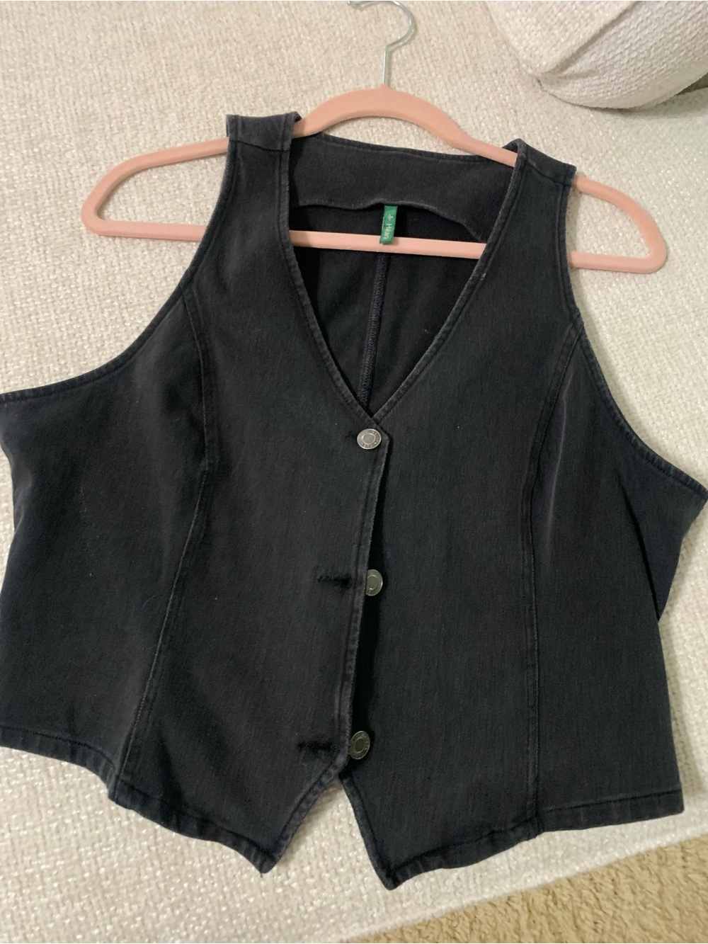 HALARA Black Button-Front Vest